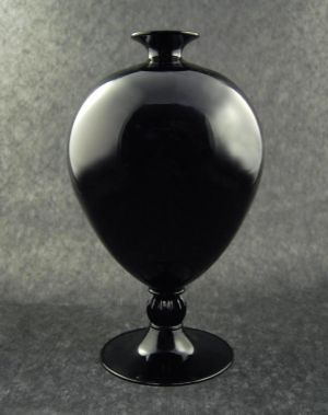Pictures of vases - black vase.jpg